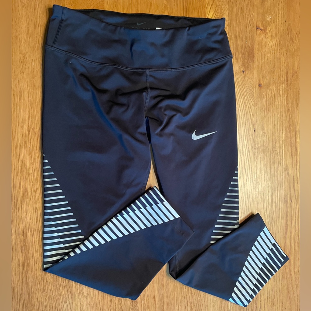 Women’s Cropped Nike Dryfit Leggings Size S. EUC